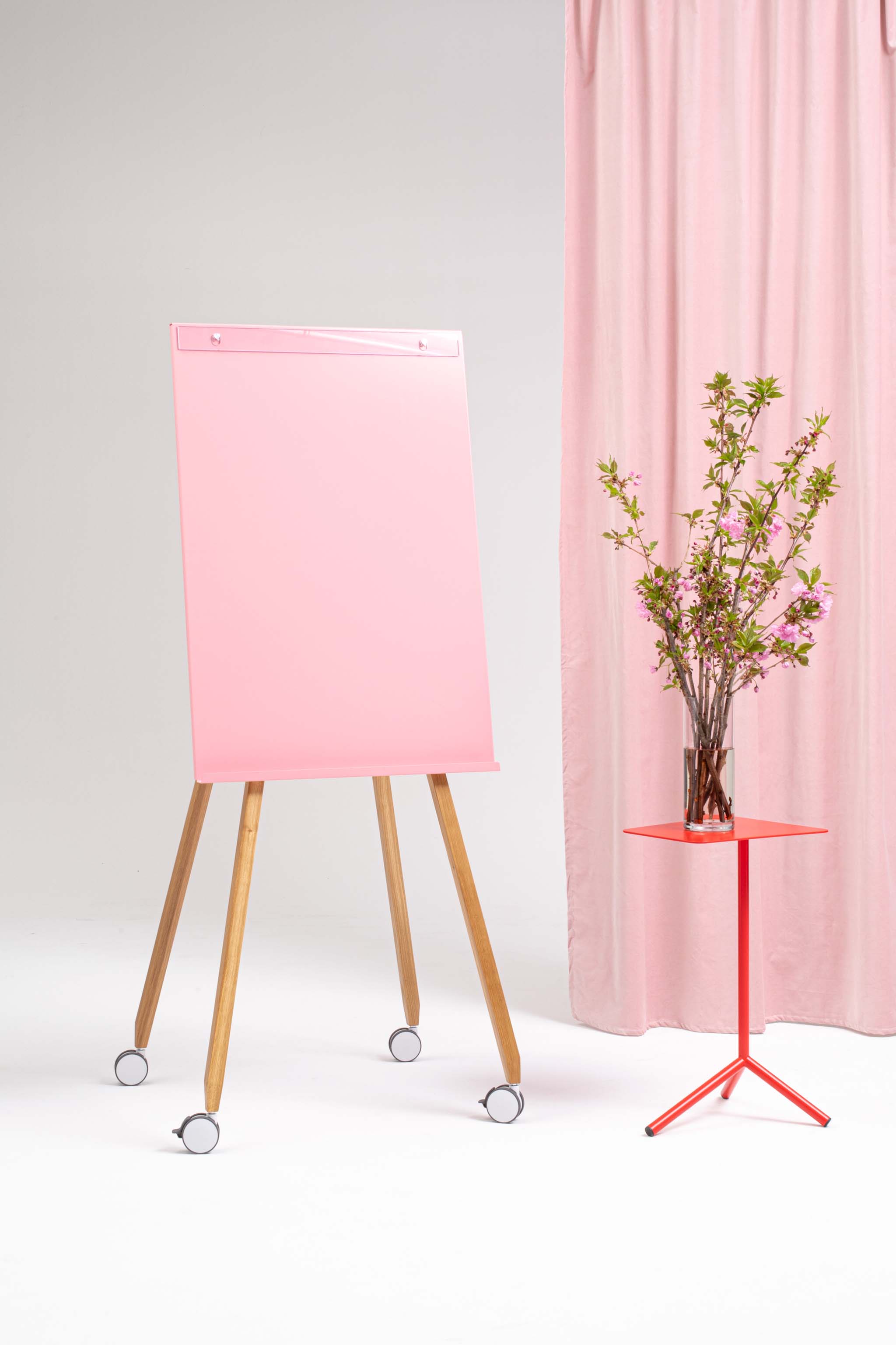 Mobile Flipchart on Castors Freewheelin'