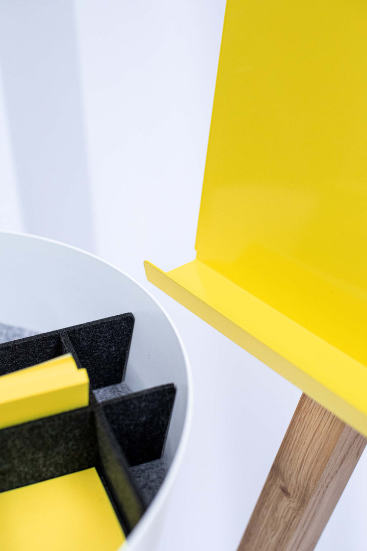 Mobile <tc>Flipchart</tc> on <tc>Castors</tc> <tc>Freewheelin</tc>'