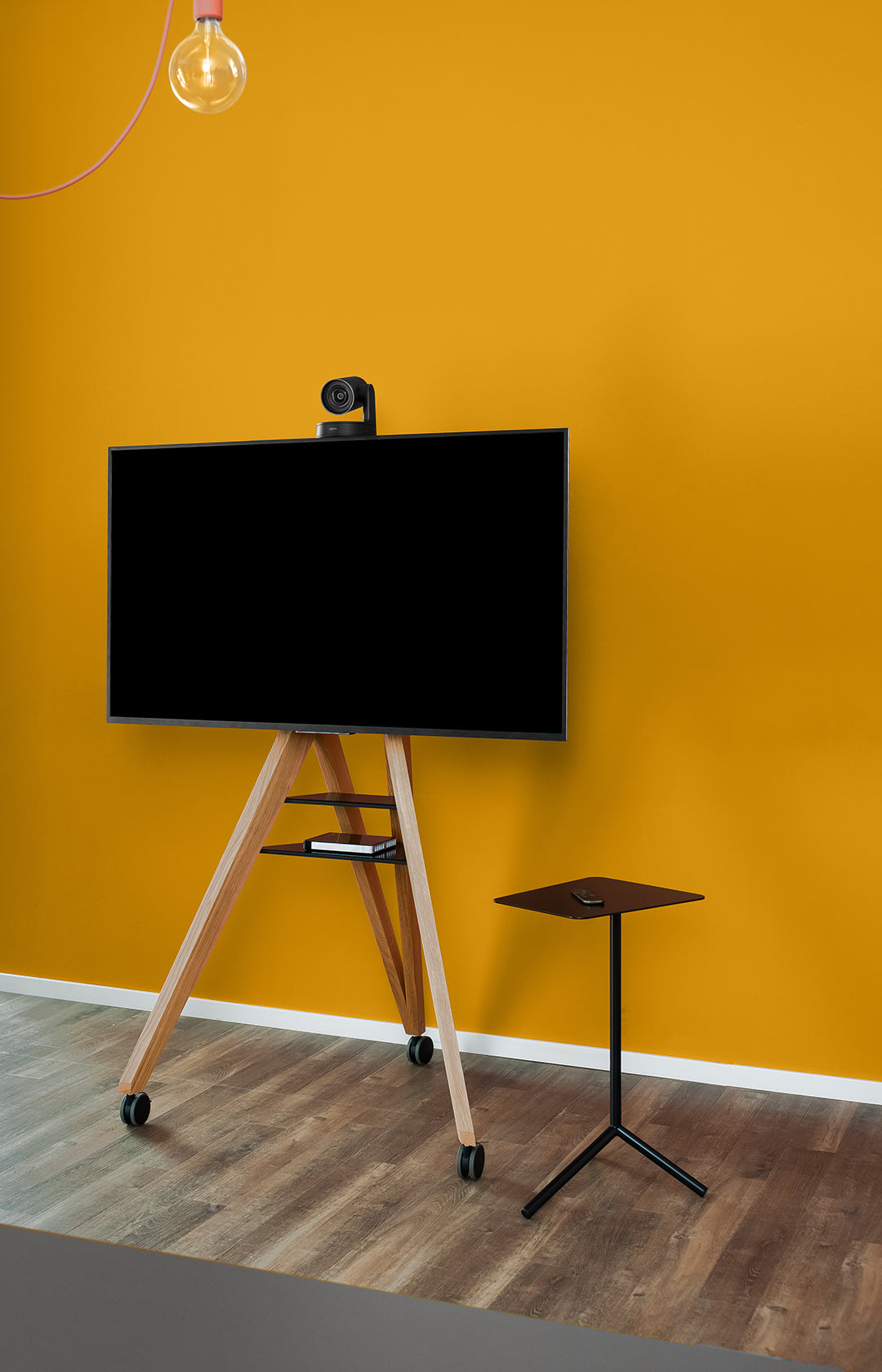 <tc>Mobile TV stand for monitors up to 65